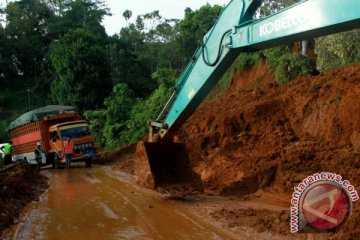 BPBD : longsor Riau-Sumbar akibat penambangan batu