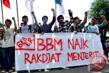 Ratusan mahasiswa Sumbar tuntut ketersediaan BBM bersubsidi