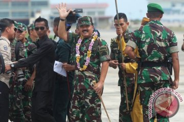 Rombongan Panglima TNI dikawal empat F-16 di atas Natuna