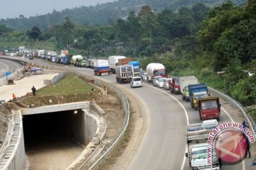 Jalur Puncak-Cianjur ramai lancar