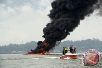 Tumpahan minyak di Teluk Balikpapan cemari pantai Penajam