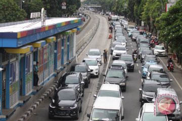 Mobl terobos jalur busway