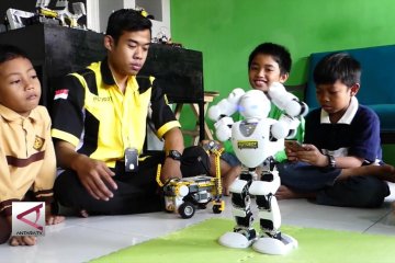 Mengenalkan dunia robot di sekolah