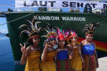 Berlayar bersama Rainbow Warrior, kapal yang ramah lingkungan