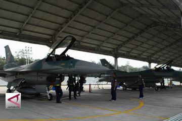 Lima pesawat tempur F-16 C/D Block 52ID tiba di Pekanbaru