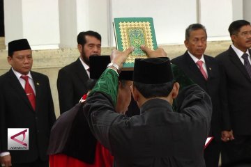 Presiden Lantik Arief Hidayat sebagai hakim konstitusi