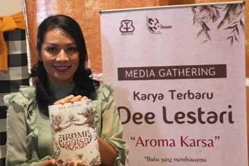 Dewi Lestari tertarik bikin parfum khusus "Aroma Karsa"?