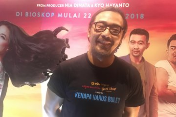 Michael Kho belajar kemayu untuk "Kenapa Harus Bule?"