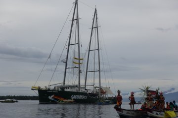 Video kedatangan kapal Rainbow Warrior di Manokwari