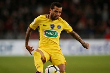 Dani Alves antar PSG memimpin 17 poin di Ligue 1