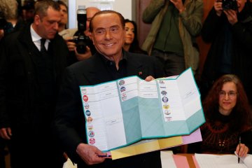 Berlusconi resmi membeli klub Serie C Monza