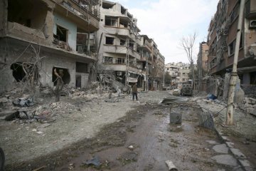 Militer Suriah perlihatkan senjata buatan Barat yang disita di Daraa