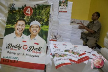 Foto Kemarin: Distribusi APK Pilgub Jabar