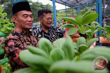 Resmikan pembangunan sekolah