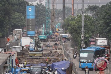 Tol dalam kota Jakarta padat imbas mobil terbakar