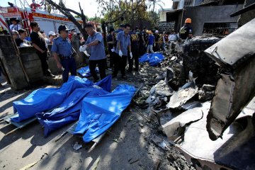 Pesawat kecil jatuh di dekat Manila, 10 orang tewas
