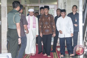 Presiden salat jumat di Istiqlal