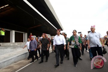 Foto Kemarin: Tinjau bandara Banyuwangi