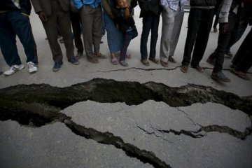 Gunung berapi PNG meletus, paksa warga desa selamatkan diri