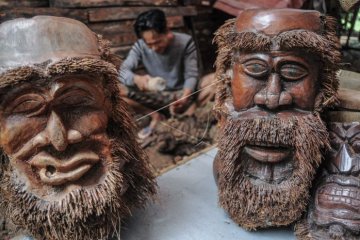 Kerajinan ukir bambu