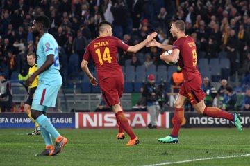 Dzeko sementara bawa Roma ungguli Barcelona