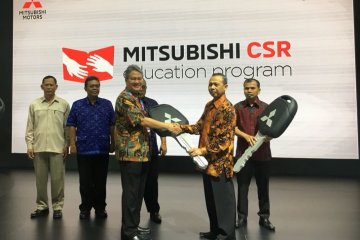 Mitsubishi serahkan lima unit Mirage untuk kendaraan praktik SMK