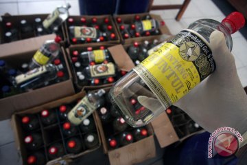 Puluhan botol minuman keras disita Polsek Singkawang