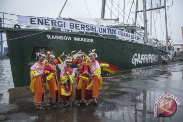 Rainbow Warrior kunjungi Jakarta