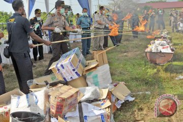 Pemusnahan barang impor sitaan negara