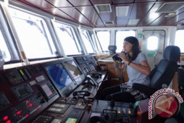 ARTIKEL - Mengenal Hettie Geenen, kapten Kapal Rainbow Warrior