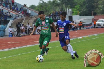 Gelandang PSMS Suhandi cidera lutut