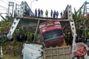 Pengamat: jembatan ambruk karena kegagalan manajemen konstruksi