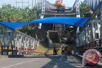 Gubernur Jatim minta perbaikan Jembatan Widang selesai H-15 lebaran