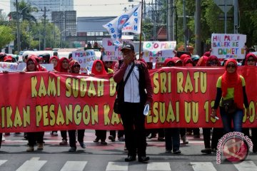 Unjuk rasa pekerja tuntut pesangon