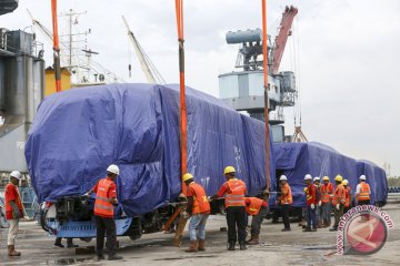 Gerbong LRT tiba di Palembang