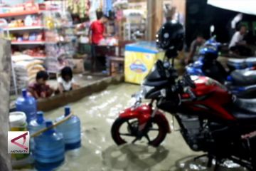 Pemukiman Warga Kota Bula diterjang banjir