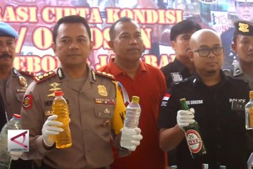 Polres Cirebon tahan penjual minuman keras oplosan