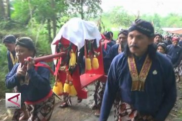 Labuhan Merapi, syukuran 30 tahun sultan bertahta