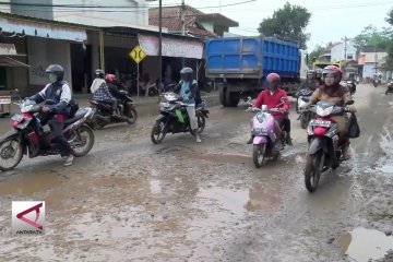 Pelaksana proyek jalan tol diminta perbaiki jalan