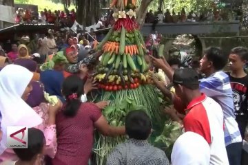 Merti Dusun tradisi menjaga kelestarian Mata Air Saradan