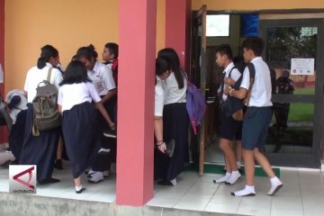 Minim Fasilitas, ratusan siswa numpang ujian di sekolah lain