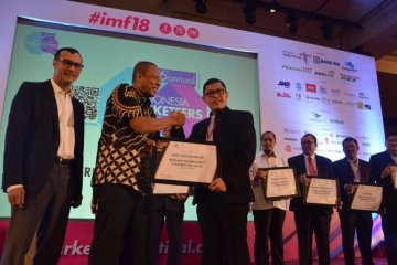 GM BICT terima penghargaan Marketeer of the Year Medan 2018
