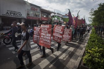 Aksi Damai Memperingati Hari Bumi Internasional