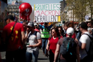 Menteri ekonomi digerebek dalam kasus Kepala Staf Presiden Macron