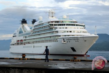 Kapal pesiar MV Seabourn Sojourn singgahi Ambon