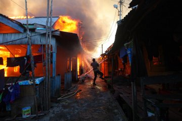 Ruko terbakar di Bojonegoro, pemilik alami luka bakar