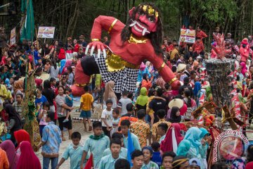 Sedekah Bumi Sendang Plesungan