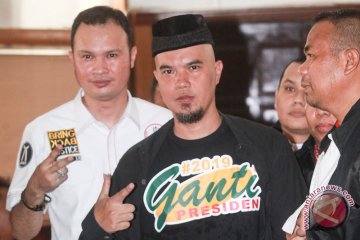 Pedagang kaos "#2019gantipresiden" kebanjiran permintaan