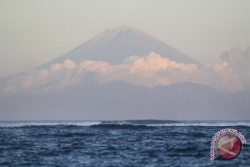 Debu Vulkanik Gunung Agung menjauhi Bali