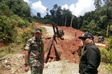 Jalur inspeksi patroli perbatasan melewati TN Betung Kerihun